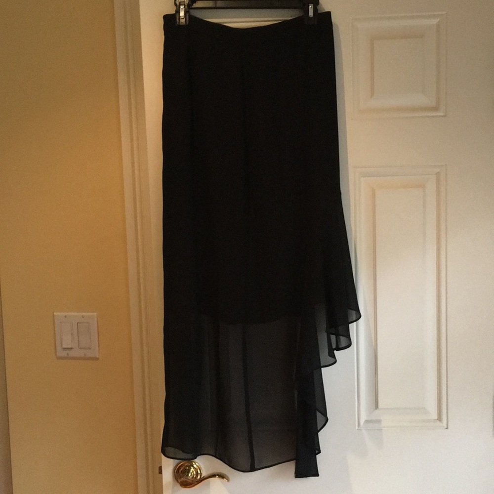 BCBG MAXAZRIA black skirt. Med. NWT